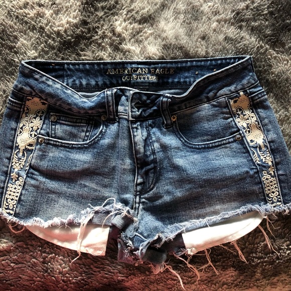 AE Shorts - Picture 1 of 4